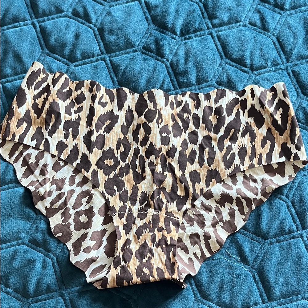 Victoria’s Secret Very Sexy Hip Hugger Leopard Print L